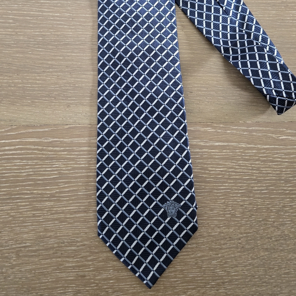 Versave Navy and White Patterned Tie